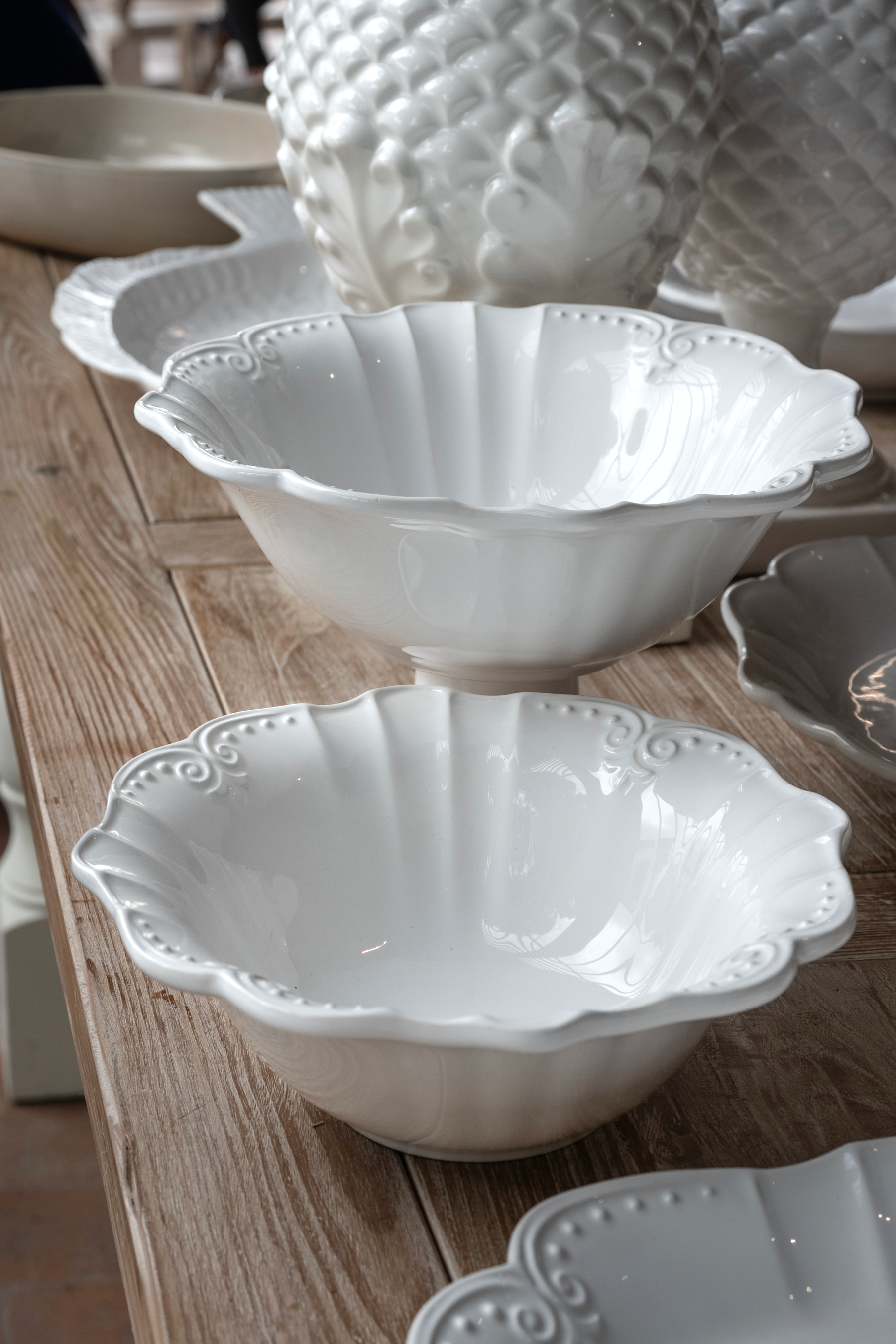 Alzata Coppa Bianca in Ceramica Motivo Barocco H20x32