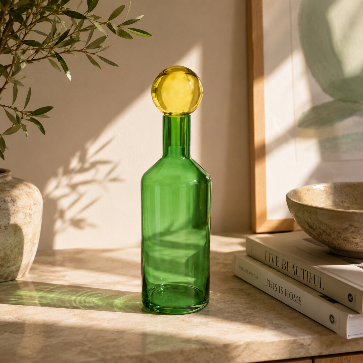Bottiglia media verde in vetro con tappo giallo h 54 cm
