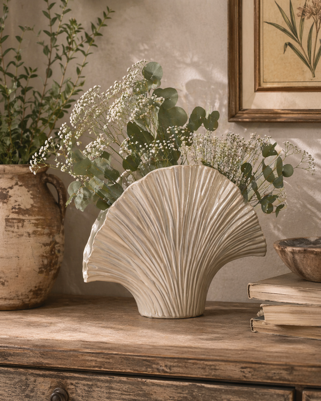 Vaso conchiglia in ceramica bianco madreperlato h 19x26x8 cm