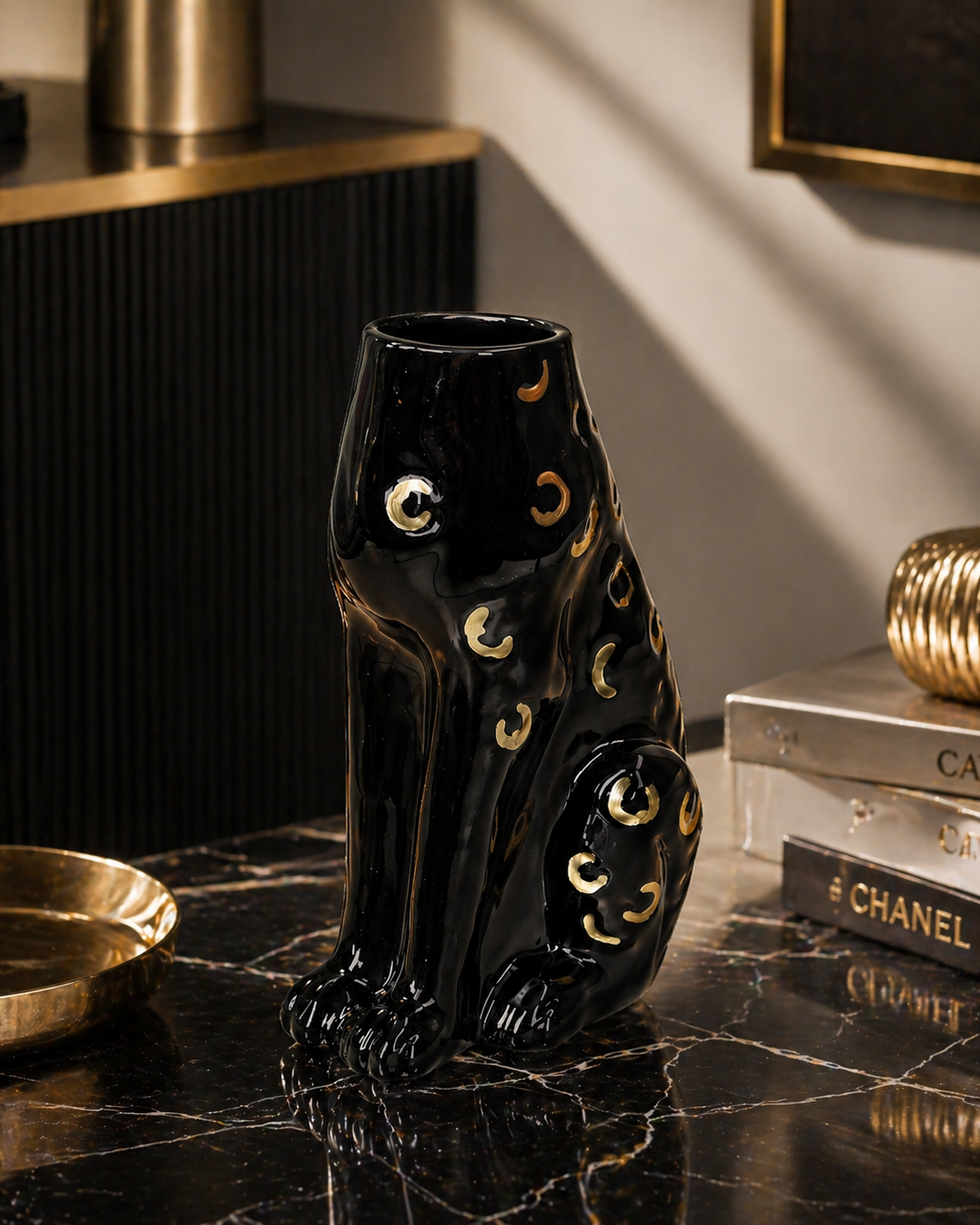 Vaso pantera in ceramica nero e oro 11x10x20 h cm