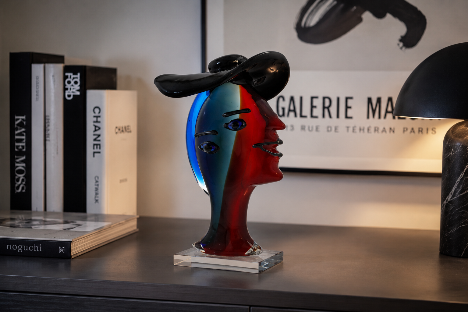 Scultura cappello vetro rosso/nero H32x23