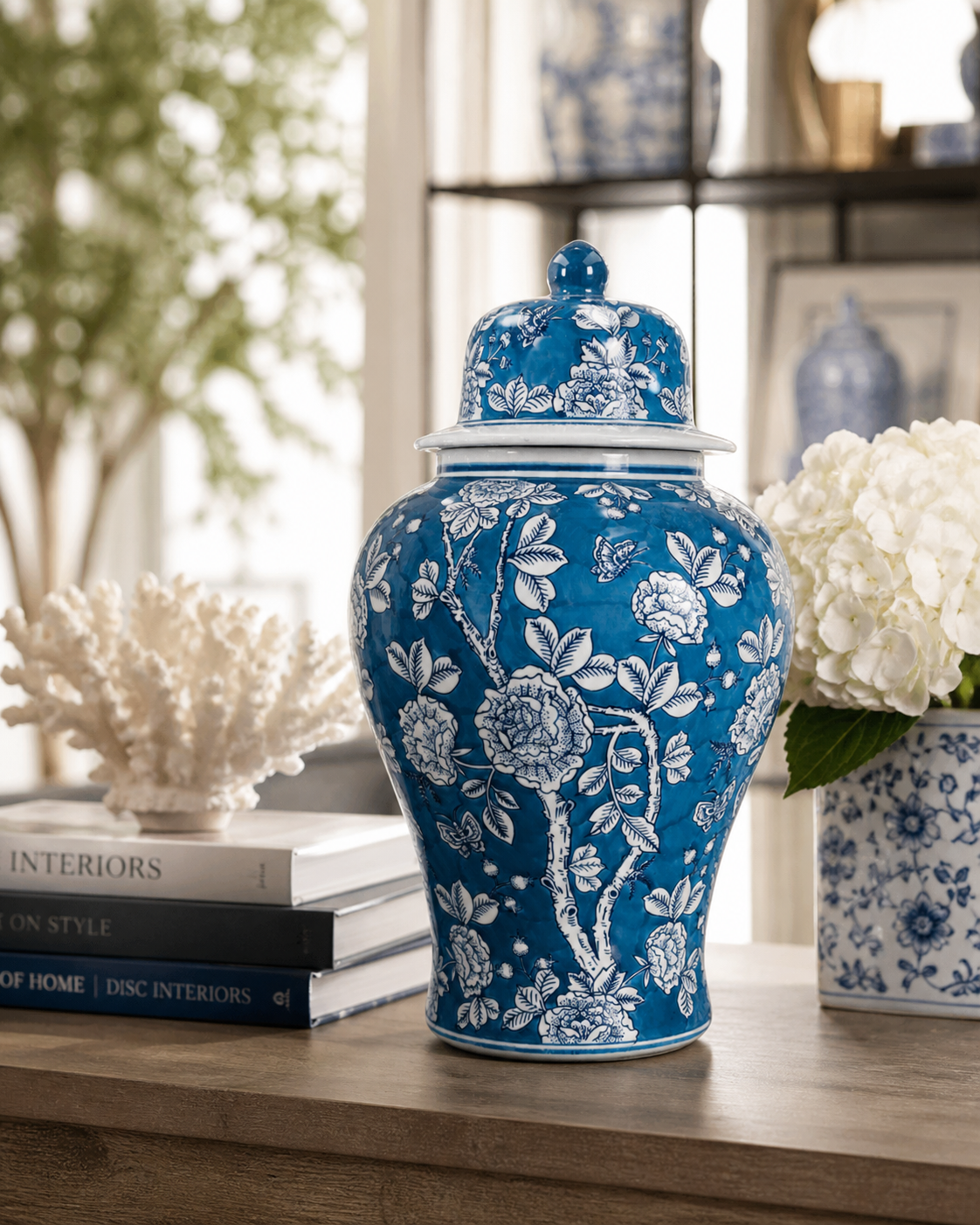 Vaso potiche grande blu con decori bianchi in porcellana h 52x28 cm