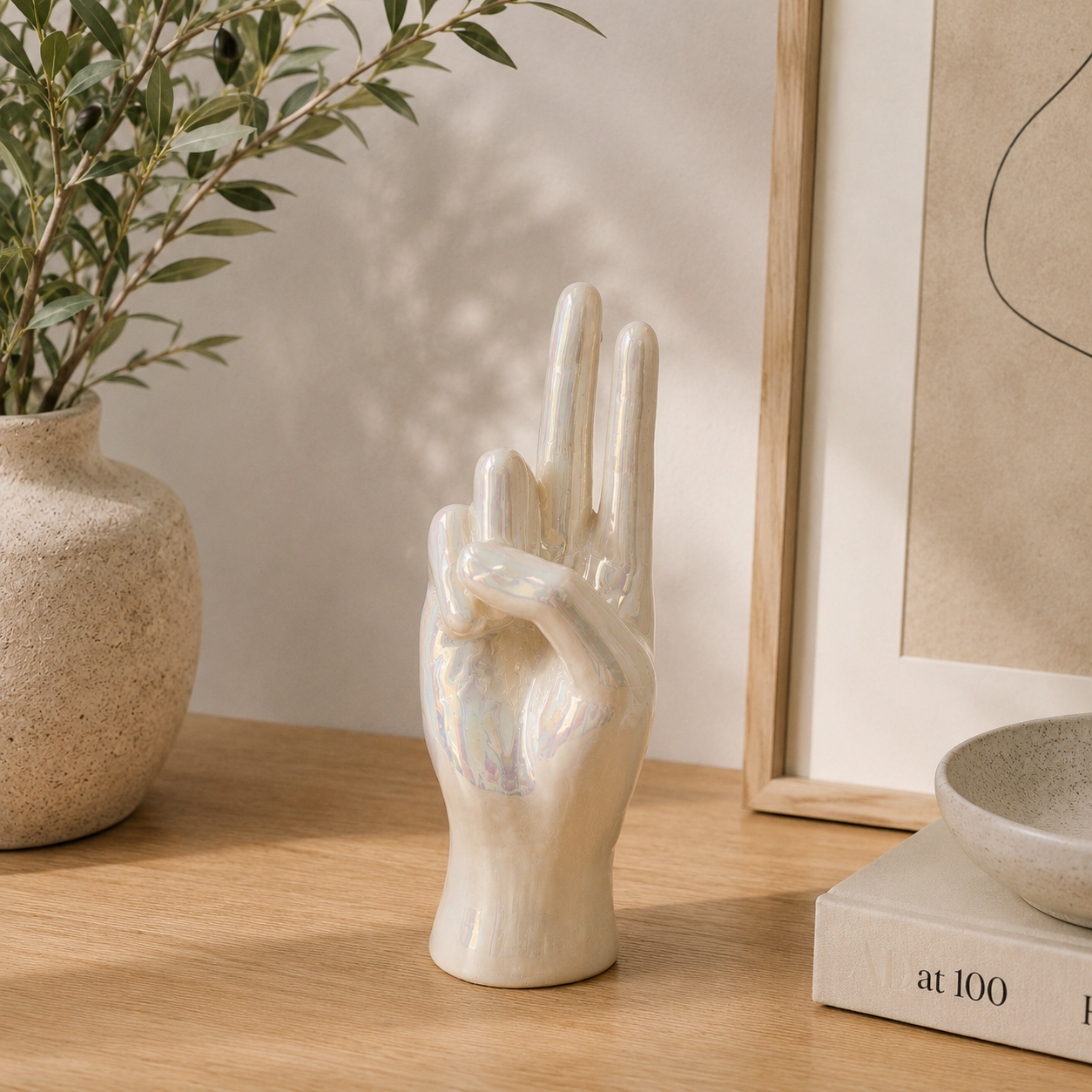Mano "Vittoria" in ceramica bianco perlato h 25x10x7 cm