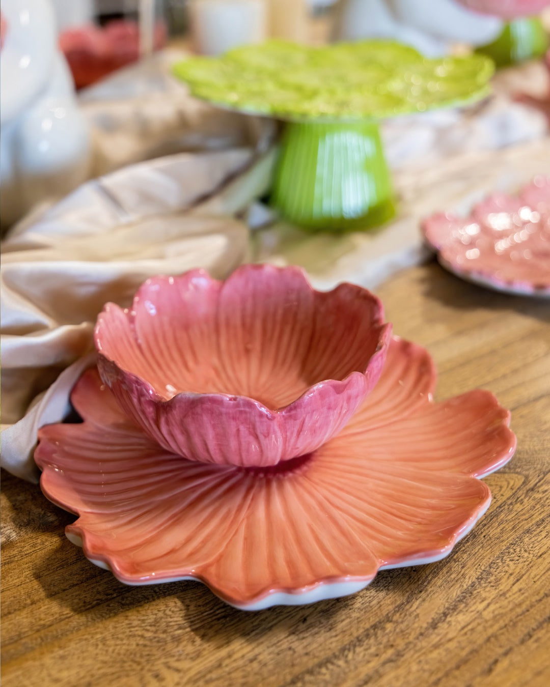 Piattino in ceramica a fiore rosa decorativo, diametro cm 20