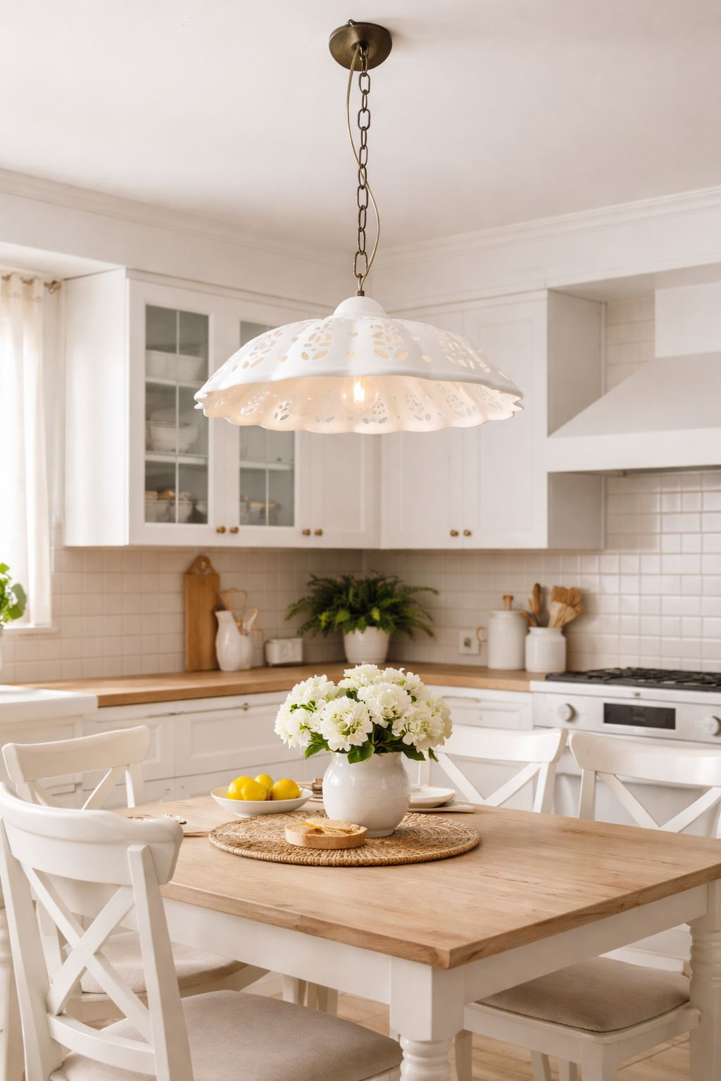 Lampadario in ceramica traforata con catena Ø42 cm