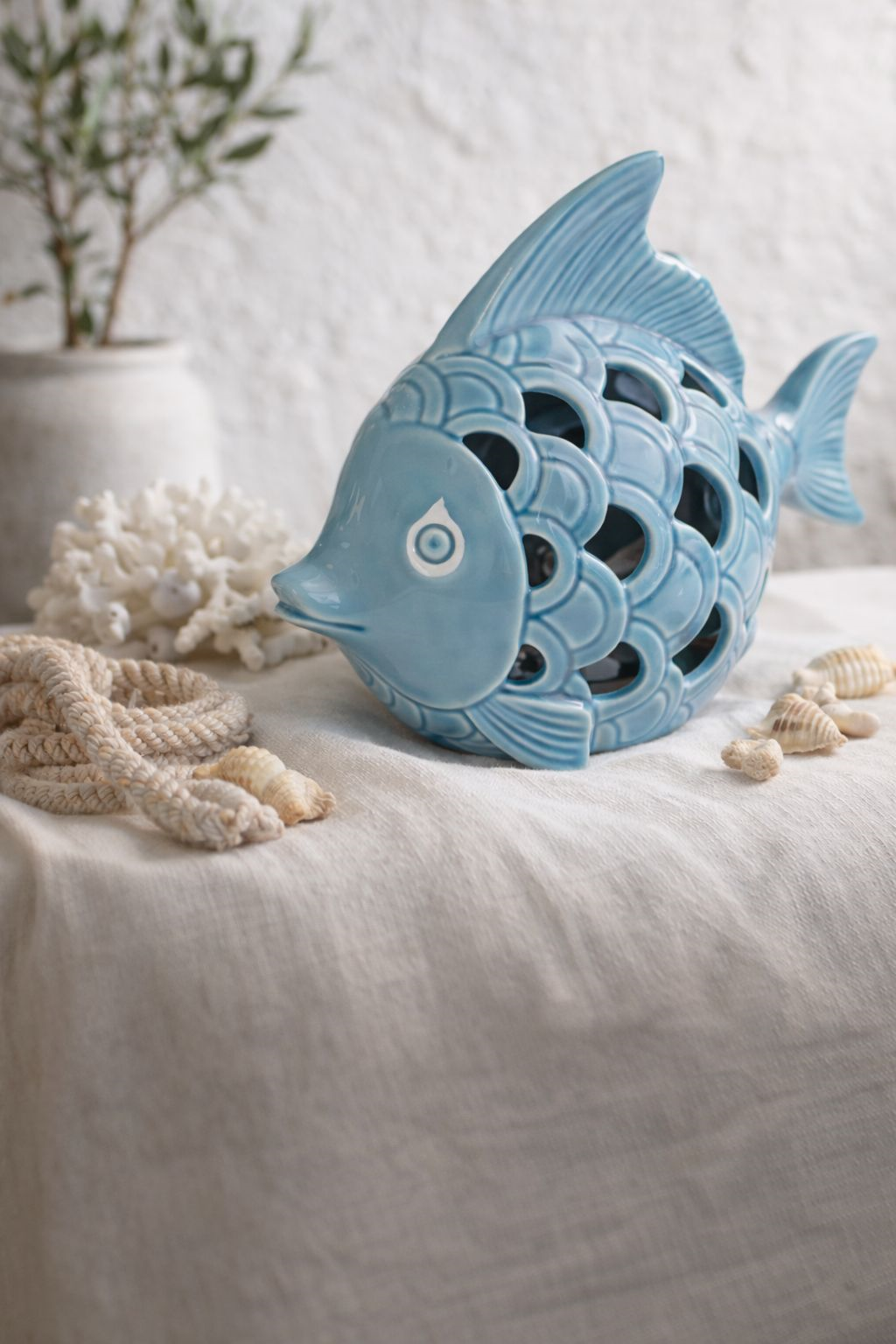 Pesce decorativo luminoso in ceramica azzurra Altezza cm 20
