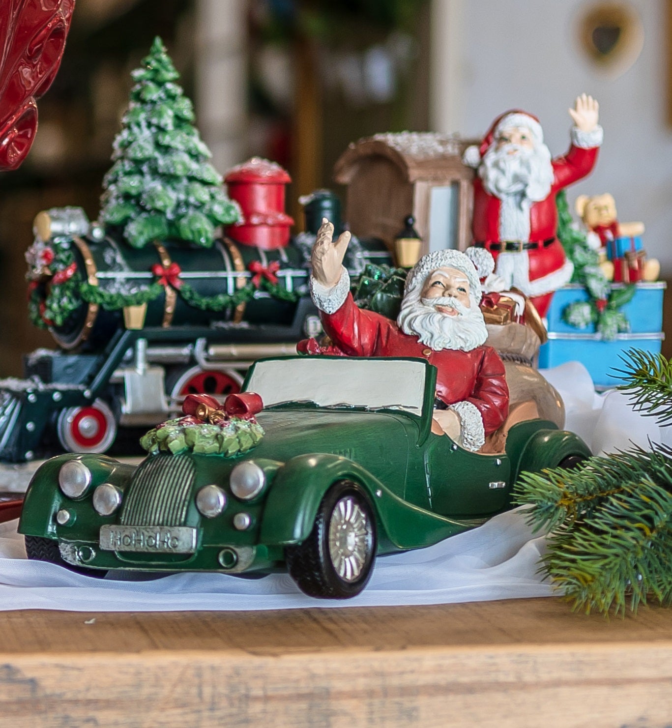 Trenino con Babbo Natale h 52x70x30 cm in resina decorazione natalizia
