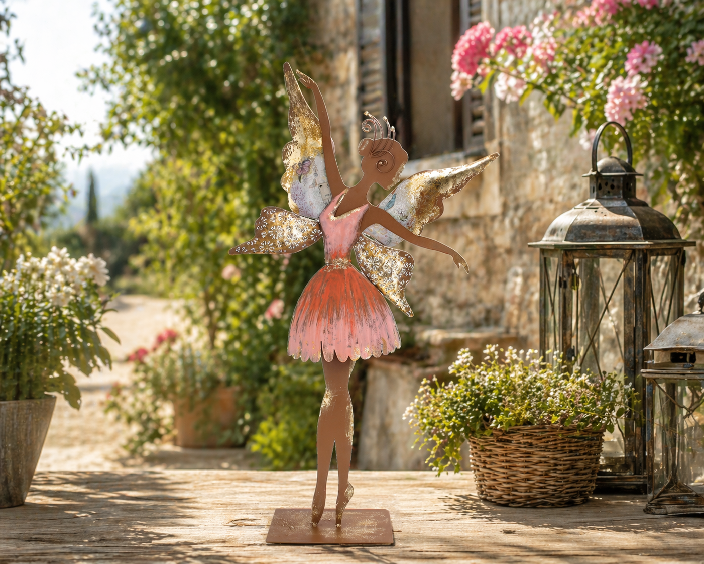 Fatina danzante in corten con dettagli rosa decorativa