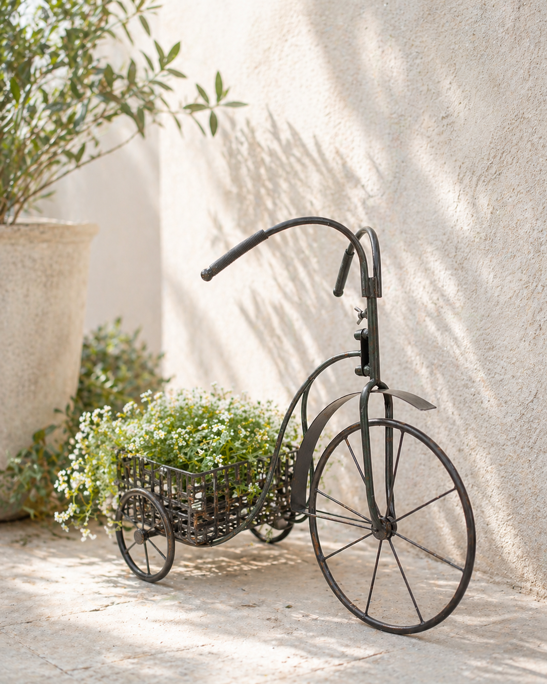 Portapiante triciclo con cesto in ferro marrone scuro h 50x60x26 cm